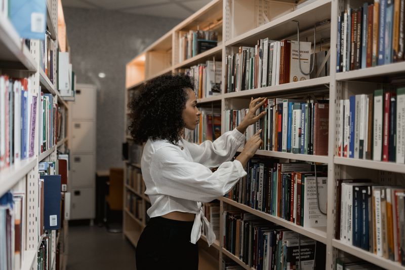Student building an application to the best non-Ivy League schools