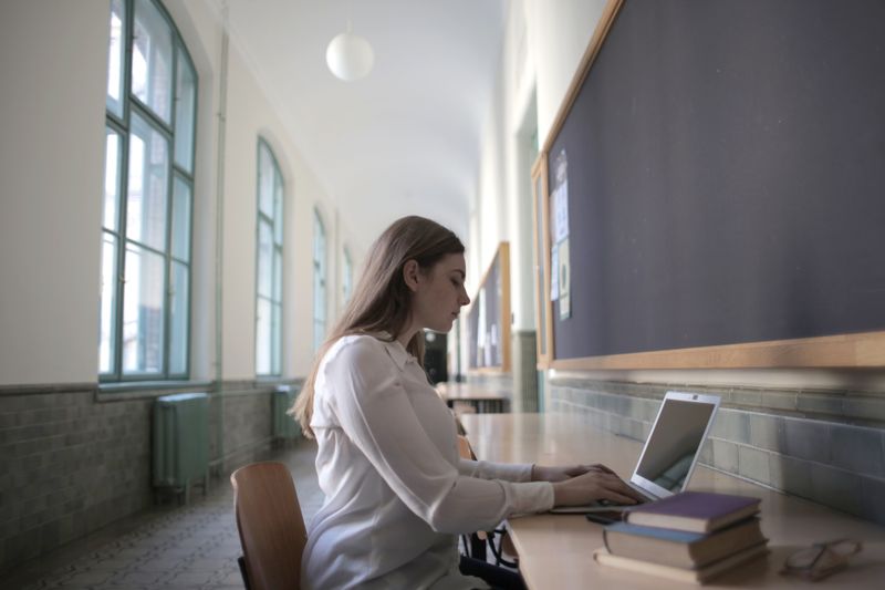 Student researching rankings of the best non-Ivy League schools on a laptop