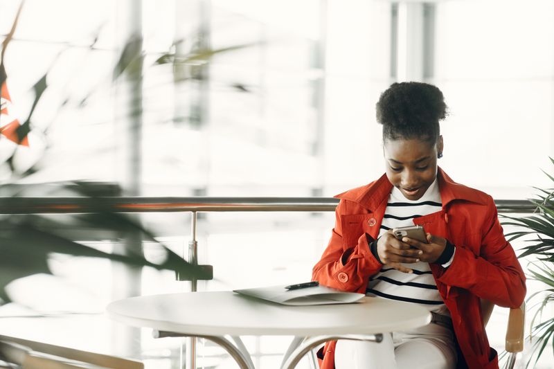 Student reviewing common mistakes in cold email templates for founders and authors