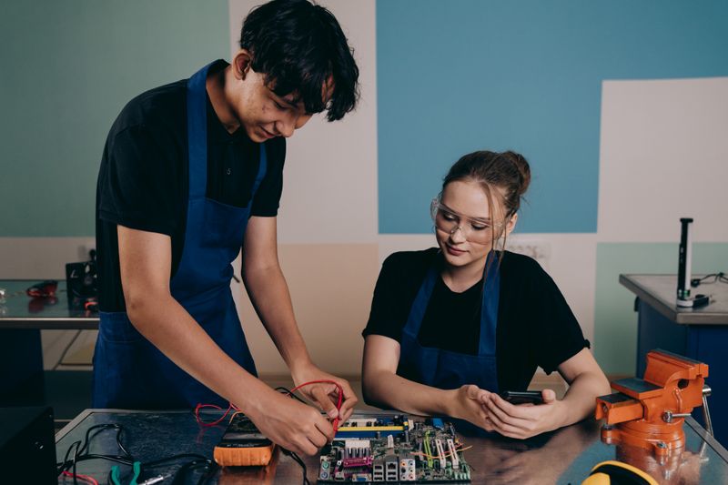 Students working together to get into a competitive biomedical engineering program