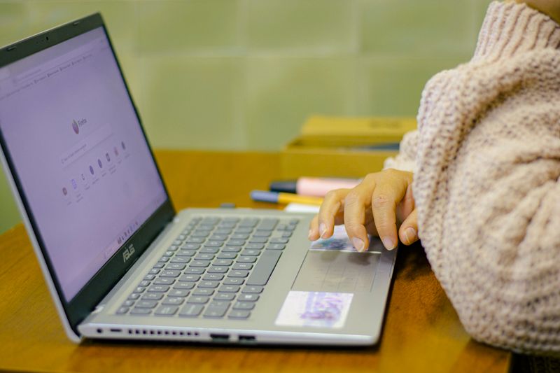 Student researching how to get an IT internship on a laptop