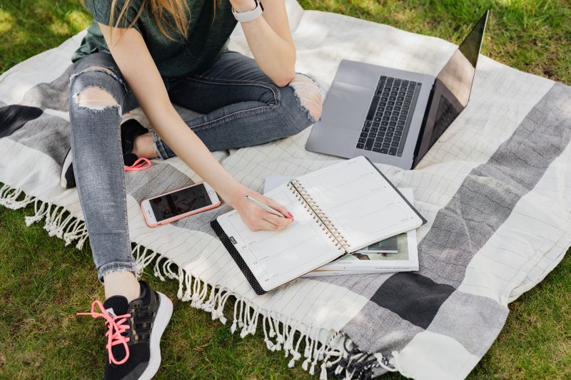 Student planning how to get a law internship or shadowing opportunity